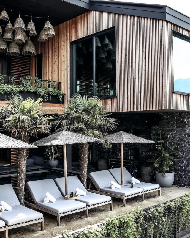 SATURDAY BEATS
 
das GERL ist kein hotel. jedenfalls nicht nur. im sommer verwandelt sich der rooftop in einen beach club. und verspricht good vibes. chillen auf den sunbeds. feiern im infinity pool. und das leben zelebrieren.
 
wöchentliches event mit live dj am rooftop.
3. mai 2025 bis 23. august 2025.
zwölf bis achtzehn uhr.
adults only und ab 21 jahren.
food und drinks.
fixiertes sunbed nur mit reservierung.
bei jedem wetter.