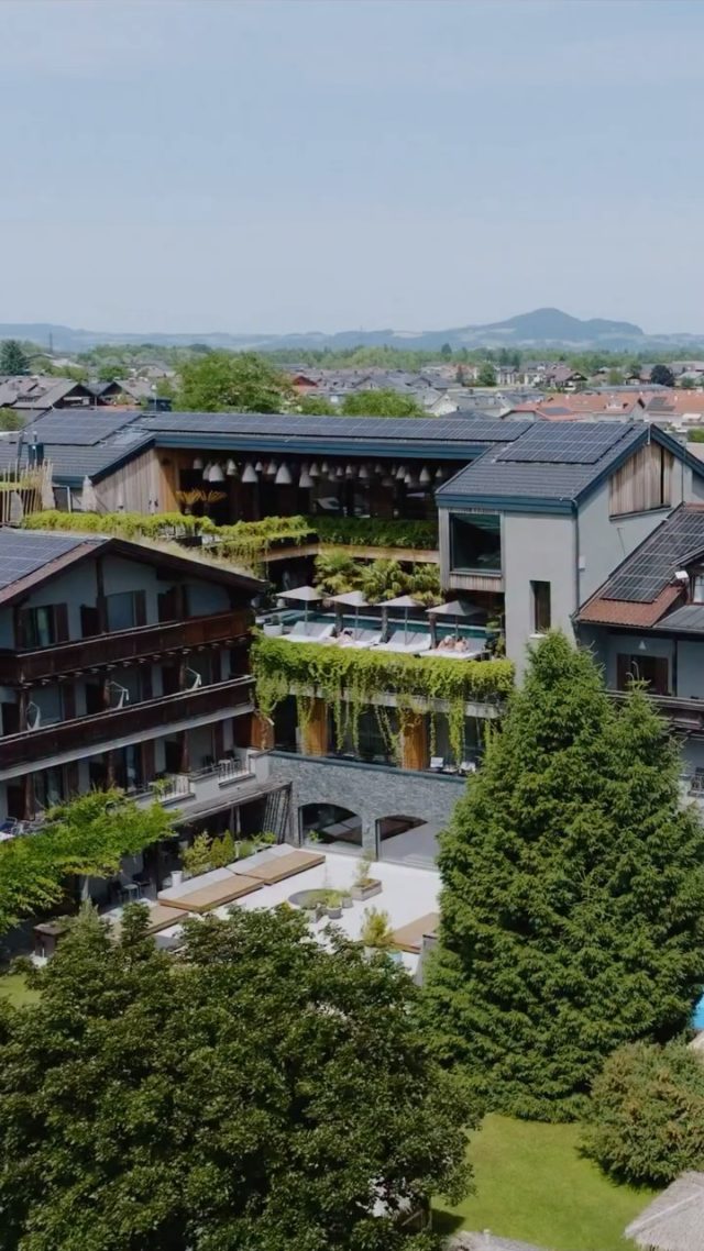 VIEW SUMMER CLUB
 
im sommer verwandelt sich der rooftop in einen BEACH CLUB. und verspricht GERL SUMMER VIBES in WALS bei SALZBURG.
 
⊛ CLUB am rooftop. ADULTS ONLY und ab einundzwanzig jahren.
 
⊛ von MAI bis AUGUST und täglich von zwölf bis achtzehn uhr.
 
⊛ VIEW LOUNGE mit fancy food und summer drinks. reservierung nicht notwendig.
 
⊛ SUMMER EVENTS rund um saturday beats und sunday vibes mit fixiertem sunbed, pool und live dj. reservierung erbeten.