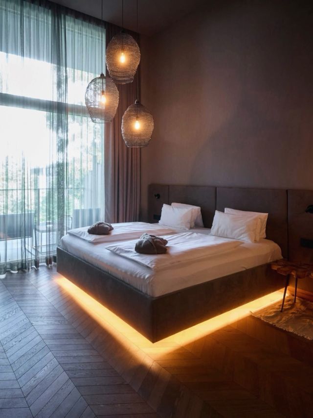 GEWINNSPIEL 

schlafen, relaxen und die guten vibes zelebrieren. jedenfalls slow living auf dich wirken lassen. für dich haben wir in den letzten wochen unsere zimmer der kategorie GERL’S GALERIE neuartig konzeptioniert. jetzt wollen wir diese form der experience zweien von euch vergönnen. und genau darum verlosen wir:

☻ ZWEI NÄCHTE für ZWEI PERSONEN in der GALERIE im hotel GERL einlösbar sonntags bis donnerstags je nach verfügbarkeit im SEPTEMBER und OKTOBER 2026

was du machen musst?
☻ ABONNIERE unseren account
☻ LIKE diesen beitrag
☻ MARKIERE in den kommentaren eine person, mit der du diese experience erleben möchtest
☻ POSTE diesen beitrag in deiner story und TEILE diesen beitrag mit deinen freunden und steigere auf diese weise deine chance auf den gewinn 

dieses gewinnspiel endet am donnerstag 10. september 2026 um 23:59 uhr. der gewinn ist nicht übertragbar, kann nicht weitergegeben werden, ist nicht mit anderen aktionen oder rabatten kombinierbar und ist nicht in bar auszahlbar. mehrere kommentare steigern nicht die chance auf den gewinn. mehrfache gewinne sind ausgeschlossen. dieses gewinnspiel steht in keiner verbindung zu meta. mit der teilnahme an diesem gewinnspiel erklärst du dich damit einverstanden, dass wir deinen namen bei gewinn auf unseren social media accounts öffentlich publizieren dürfen. der rechtsweg ist ausgeschlossen.